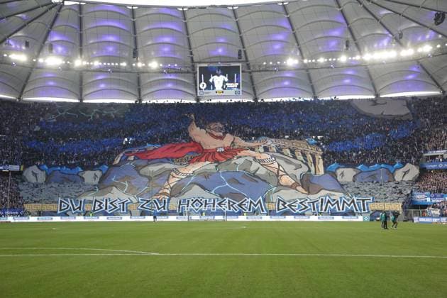 GER, xFSx , Hamburg, HSV , 2. Bundesliga , Fussball, DFL, Hamburger SV vs Eintracht Braunschweig , im Hamburger Volksparkstadion , 12.04.2025 , v.l. Choreografie der HSV Fans, Fans, Stimmung, Schals, Trikots, Emotionen DFL regulations prohibit any use of photographs as image sequences and or quasi-video.