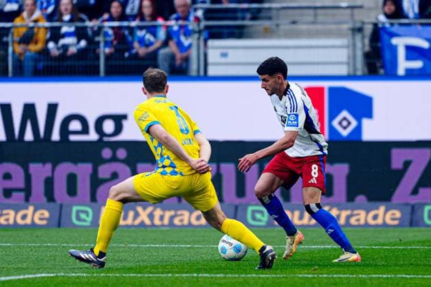 Paul Jaeckel (Eintracht Braunschweig, 03), Daniel Elfadli (Hamburger SV, 08) GER, Hamburger SV vs. Eintracht Braunschweig, Fussball, 2. Bundesliga, Spieltag 29, Saison 2024 2025, 11.04.2025 DFL REGULATIONS PROHIBIT ANY USE OF PHOTOGRAPHS AS IMAGE SEQUENCES AND OR QUASI-VIDEO GER, Hamburger SV vs. Eintracht Braunschweig, Fussball, 2. Bundesliga, Spieltag 29, Saison 2024 2025, 11.04.2025 Hamburg
