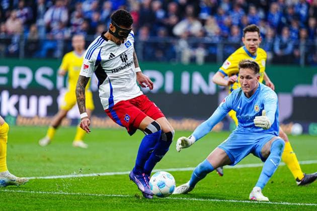 GER, Hamburger SV vs. Eintracht Braunschweig, Fussball, 2. Bundesliga, Spieltag 29, Saison 2024 2025, 11.04.2025 DFL REGULATIONS PROHIBIT ANY USE OF PHOTOGRAPHS AS IMAGE SEQUENCES AND OR QUASI-VIDEO GER, Hamburger SV vs. Eintracht Braunschweig, Fussball, 2. Bundesliga, Spieltag 29, Saison 2024 2025, 11.04.2025 Hamburg