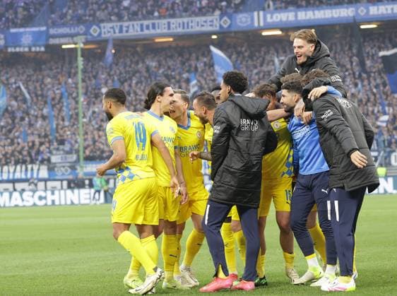 0-1 Jubler Leon Bell Bell (Eintracht Braunschweig) Fussball, Herren, Saison 2024 2025, 2.BL, Volksparkstadion, Hamburger SV, HSV gegen Eintracht Braunschweig DFL REGULATIONS PROHIBIT ANY USE OF PHOTOGRAPHS AS IMAGE SEQUENCES AND OR QUASI-VIDEO.