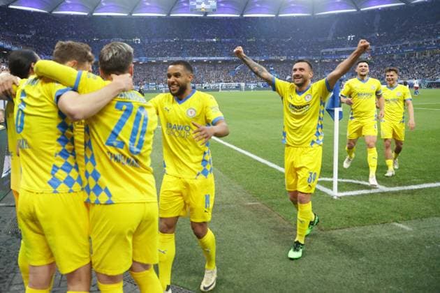GER, xFSx , Hamburg, HSV , 2. Bundesliga , Fussball, DFL, Hamburger SV vs Eintracht Braunschweig , im Hamburger Volksparkstadion , 12.04.2025 , v.l. Eintracht Braunschweig feiert das 2:0 DFL regulations prohibit any use of photographs as image sequences and or quasi-video.