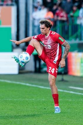 2. Fußball Bundesliga: SpVgg Greuther Fürth - 1. FC Köln; 11.04.2025 Julian Pauli (1. FC Köln, 24) am Ball 2. Fußball Bundesliga, SpVgg Greuther Fürth - 1. FC Köln, Fürth, Sportpark Ronhof Thomas Sommer am 11.04.2025 DFL REGULATIONS PROHIBIT ANY USE OF PHOTOGRAPHS AS IMAGE SEQUENCES AND OR QUASI-VIDEO.