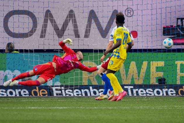 0:1 Heuer Fernandes Daniel ( HSV ) Deutschland , Hamburg , Volksparkstadion , Fussball , 2 . Bundesliga , Hamburger SV - Eintracht Braunschweig