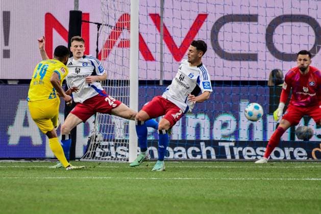 0:1 Emir Sahiti William Mikelbrencis Heuer Fernandes Daniel ( HSV ) 19 Leon Bell Bell ( Braunschweig ) Deutschland , Hamburg , Volksparkstadion , Fussball , 2 . Bundesliga , Hamburger SV - Eintracht Braunschweig