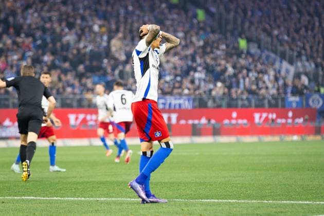 Fußball I Herren I Saison 2024-2025 I 2. Bundesliga I 29. Spieltag I Hamburger SV - Eintracht Braunschweig I 11.04.2025 Davie Selke (27, Hamburger SV) ärgert sich. Hamburg Volksparkstadion Hamburg Deutschland