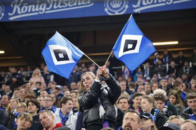 GER, xFSx , Hamburg, HSV , 2. Bundesliga , Fussball, DFL, Hamburger SV vs Eintracht Braunschweig , im Hamburger Volksparkstadion , 12.04.2025 , v.l. Hamburger SV Fans, Stimmung, Schals, Trikots, Emotionen DFL regulations prohibit any use of photographs as image sequences and or quasi-video.