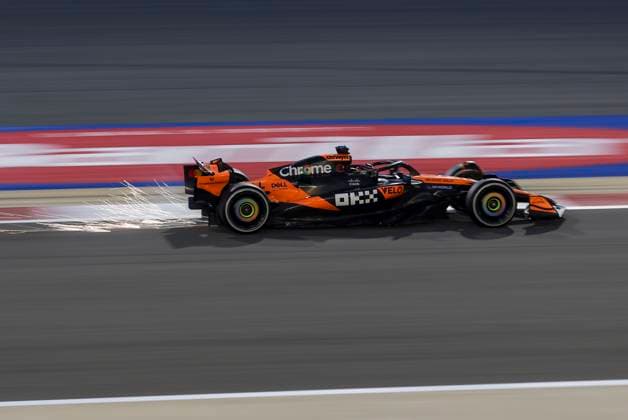 F1 - BAHRAIN GRAND PRIX 2025 81 PIASTRI Oscar (aus), McLaren F1 Team MCL39, action during the Formula 1 Gulf Bahrain Grand Prix 2025, 4th round of the 2025 FIA Formula One World Championship, WM, Weltmeisterschaft from April 11 to 13, 2025 on the Bahrain International Circuit, in Sakhir, Bahrain - SakhirBahrain  Copyright: xXavixBonillax