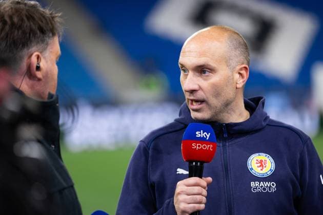 Fußball I Herren I Saison 2024-2025 I 2. Bundesliga I 29. Spieltag I Hamburger SV - Eintracht Braunschweig I 11.04.2025 Daniel Scherning, Trainer (Eintracht Braunschweig) im Interview. Hamburg Volksparkstadion Hamburg Deutschland