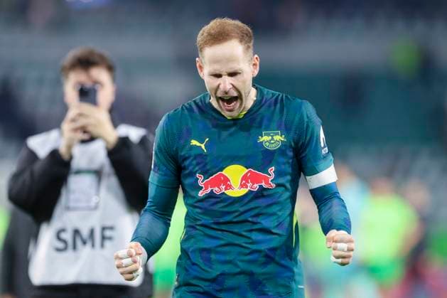 Sport Themen der Woche KW15 Torhueter Peter Gulacsi (RB Leipzig) jubelt, Bundesliga, VfL Wolfsburg v RB Leipzig, Volkswagen Arena am 11. April 2025 in Wolfsburg, Deutschland. (Foto von Marco Steinbrenner DeFodi Images) Torhueter Peter Gulacsi (RB Leipzig) cheers, Bundesliga, VfL Wolfsburg v RB Leipzig, Volkswagen Arena, April 11, 2025 in Wolfsburg, Germany. (Photo by Marco Steinbrenner DeFodi Images) DFL regulations prohibit any use of photographs as image sequences and or quasi-video. *** Torhueter Peter Gulacsi RB Leipzig cheers, Bundesliga, VfL Wolfsburg v RB Leipzig, Volkswagen Arena on April 11, 2025 in Wolfsburg, Germany Photo by Marco Steinbrenner DeFodi Images Torhueter Peter Gulacsi RB Leipzig cheers, Bundesliga, VfL Wolfsburg v RB Leipzig, Volkswagen Arena, April 11, 2025 in Wolfsburg, Germany Photo by Marco Steinbrenner DeFodi Images DFL regulations prohibit any use of photographs as image sequences and or quasi video