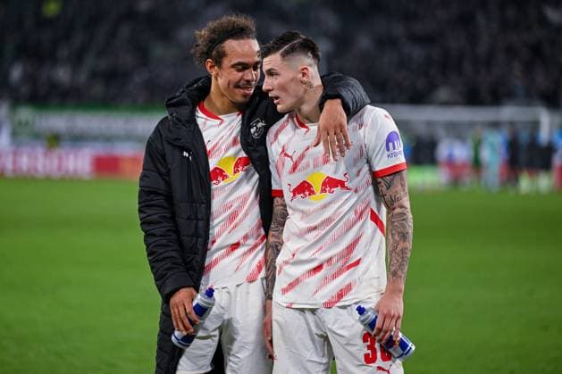 11.04.2025, Fussball, Bundesliga, 29. Spieltag Saison 2024 2025, VfL Wolfsburg - RB Leipzig, Yussuf Poulsen (RB Leipzig), Benjamin Sesko (RB Leipzig) xRHR-FOTO TKx Copyright: RHR-FOTOx RHR-FOTO TK