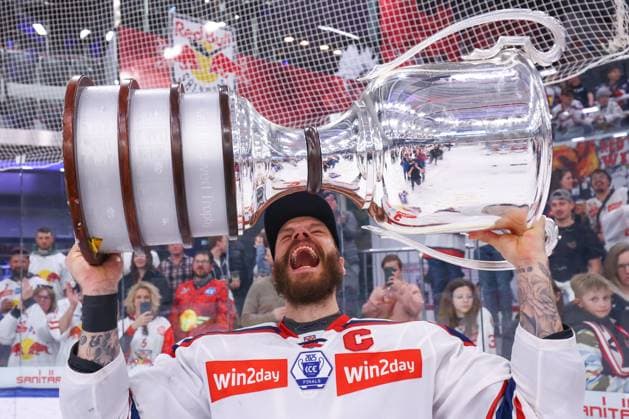 Bilder des Jahres 2025, Sport 04 April Sport Themen der Woche KW15 Sport Bilder des Tages Ice hockey, Eishockey - ICEHL, EC RBS vs KAC SALZBURG,AUSTRIA,11.APR.25 - ICE HOCKEY - ICE Hockey League, play off final, EC Red Bull Salzburg vs Klagenfurter AC. Image shows Thomas Raffl (EC RBS).  GEPAxpictures xDavidxGeieregger