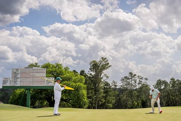 250411 Bryson DeChambeau of the United States celebrates on the 18th green during the second round of the 2025 Masters Golf Tournament on April 11, 2025 in Augusta. Photo: Petter Arvidson BILDBYRAN kod PA PA1008 bbeng golf masters the masters augusta us masters jubel Copyright: PETTERxARVIDSON BB250411PA104