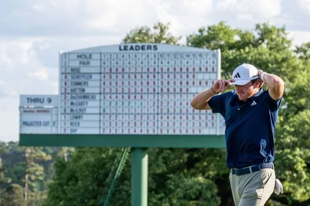 250411 Nick Dunlap of the United States looks dejected when walking of the 18th green during the second round of the 2025 Masters Golf Tournament on April 11, 2025 in Augusta. Photo: Petter Arvidson BILDBYRAN kod PA PA1008 bbeng golf masters the masters augusta us masters depp Copyright: PETTERxARVIDSON BB250411PA164