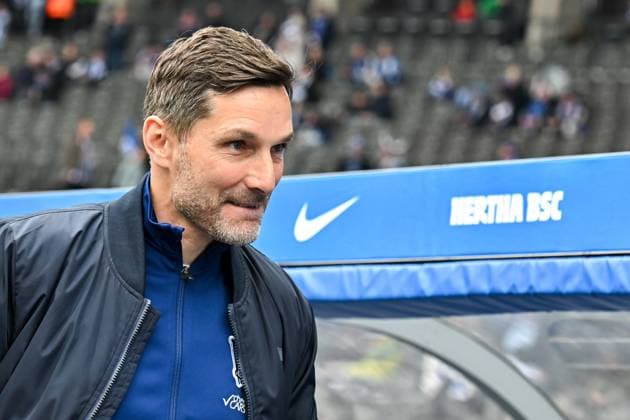 Fussball 2.Bundesliga, Hertha BSC Berlin - SV Darmstadt 98 12.04.2025, xdanx, Fussball 2.Bundesliga, Hertha BSC Berlin - SV Darmstadt 98 v.l. Stefan Leitl (Hertha BSC Trainer) (DFL DFB REGULATIONS PROHIBIT ANY USE OF PHOTOGRAPHS as IMAGE SEQUENCES and or QUASI-VIDEO) Daniel Lakomski Mix1Press Berlin Olympiastadion Berlin Deutschland (DEU)