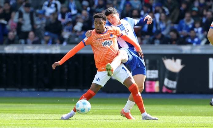 Sport Themen der Woche KW15 Jean Paul Boëtius , Ibrahim Maza Zweikampf Spielszene Aktion Fußball Fussball DFL 2.Bundesliga Herren 29. Spieltag Saison 2024 2025 12.04.2025 Hertha BSC Berlin vs. SV Darmstadt 98 DFL regulations prohibit any use of photographs as image sequences and or quasi-video *** Jean Paul Boëtius , Ibrahim Maza duel match scene action sport soccer soccer DFL 2 Bundesliga men 29 matchday season 2024 2025 12 04 2025 Hertha BSC Berlin vs SV Darmstadt 98 DFL regulations prohibit any use of photographs as image sequences and or quasi video