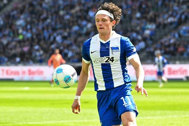 Fussball 2.Bundesliga, Hertha BSC Berlin - SV Darmstadt 98 12.04.2025, xdanx, Fussball 2.Bundesliga, Hertha BSC Berlin - SV Darmstadt 98 v.l. Fabian Reese (Hertha BSC) am Ball (DFL DFB REGULATIONS PROHIBIT ANY USE OF PHOTOGRAPHS as IMAGE SEQUENCES and or QUASI-VIDEO) Daniel Lakomski Mix1Press Berlin Olympiastadion Berlin Deutschland (DEU)