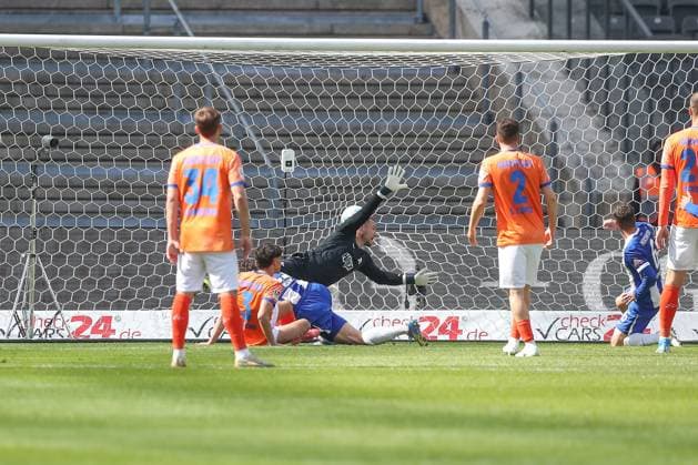 12.04.2025, xtgx, Fussball - 2.Bundesliga, Hertha BSC Berlin - SV Darmstadt 98 emspor, v.l. Abseitstor von Diego Demme (Hertha, 6) (DFL DFB REGULATIONS PROHIBIT ANY USE OF PHOTOGRAPHS as IMAGE SEQUENCES and or QUASI-VIDEO) Berlin