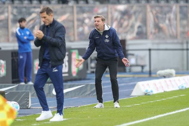 12.04.2025, xtgx, Fussball - 2.Bundesliga, Hertha BSC Berlin - SV Darmstadt 98 emspor, v.l. Florian Kohfeldt (Darmstadt, Trainer) Reklamiert, beschwert sich, schimpft (DFL DFB REGULATIONS PROHIBIT ANY USE OF PHOTOGRAPHS as IMAGE SEQUENCES and or QUASI-VIDEO) Berlin