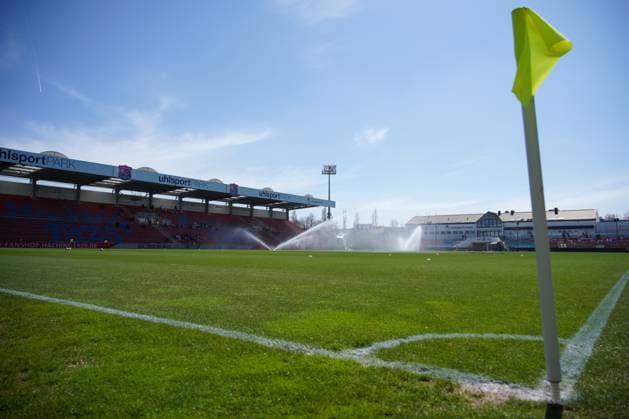 3. Liga: SpVgg Unterhaching - VfB Stuttgart II; Unterhaching, 12.04.2025 Blick auf das Spielfeld vor dem 33. Spieltag im Uhlsport Park, Unterhaching. 33. Spieltag der 3. Liga, SpVgg Unterhaching - VfB Stuttgart II, Unterhaching, Uhlsport Park am 12.04.2025. DFB REGULATIONS PROHIBIT ANY USE OF PHOTOGRAPHS AS IMAGE SEQUENCES AND OR QUASI-VIDEO. Copyright: xBEAUTIFULxSPORTSx Pajonkx