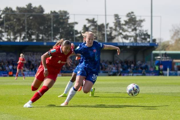 Kingston, England, 12th April 2025 Olivia Smith (11 Liverpool) and Keira Walsh (30 Chelsea) in action during the Adobe Womens FA Cup semi final between Chelsea and Liverpool at Kingsmeadow, Kingston. (Tom Phillips SPP) Copyright: xTomxPhillips SPPx spp-en-ToPh-IMG_8853