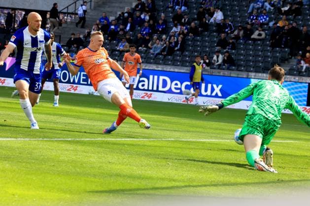 DEU, DFL, 2. FBL, Hertha BSC vs. SV Darmstadt 98, 12.04.2025, Berliner Olympiastadion, Berlin, DEU, DFL, 2. FBL, Hertha BSC vs. SV Darmstadt 98, im Bild 0:1 durch Isac Lidberg (Darmstadt 7), Toni Leistner (Hertha BSC Berlin 37), Tjark Ernst (Hertha BSC Berlin 1) DFL - regulations prohibit any use of Photographs as image sequences and or quasi-video Foto: Juergen Engler nordphoto GmbH