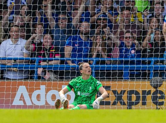 Football - FA Women™s FA Cup - Semi-Final - Chelsea FC Women v Liverpool FC Women LONDON, ENGLAND - Saturday, April 12, 2025: Liverpool s goalkeeper Rachael Laws reacts as Chelsea score the first equalising goal during the FA Women™s FA Cup Semi-Final match between Chelsea FC Women and Liverpool FC Women at Kingsmeadow. (Photo by David Rawcliffe Propaganda) LONDON Kingsmeadow GREATER LONDON ENGLAND  Copyright: xPropagandaxPhotoxAgencyx P2025-04-12-Chelsea_W_Liverpool_W-61