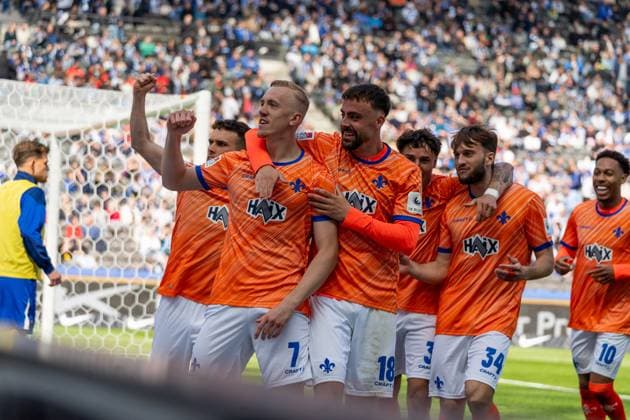 Jubel zum Tor zum 0:1 durch Isac Lidberg (SV Darmstadt 98, 07), GER, Hertha BSC Berlin vs. SV Darmstadt 98, Fussball, 2. Bundesliga, 29. Spieltag, Saison 2024 2025, 12.04.2025, DFL REGULATIONS PROHIBIT ANY USE OF PHOTOGRAPHS AS IMAGE SEQUENCES AND OR QUASI-VIDEO, GER, Hertha BSC Berlin vs. SV Darmstadt 98, Fussball, 2. Bundesliga, 29. Spieltag, Saison 2024 2025, 12.04.2025 Berlin