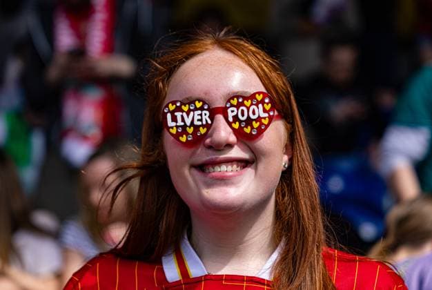 Football - FA Women™s FA Cup - Semi-Final - Chelsea FC Women v Liverpool FC Women LONDON, ENGLAND - Saturday, April 12, 2025: A Liverpool supporter waring sunglasses during the FA Women™s FA Cup Semi-Final match between Chelsea FC Women and Liverpool FC Women at Kingsmeadow. (Photo by David Rawcliffe Propaganda) LONDON Kingsmeadow GREATER LONDON ENGLAND  Copyright: xPropagandaxPhotoxAgencyx P2025-04-12-Chelsea_W_Liverpool_W-65