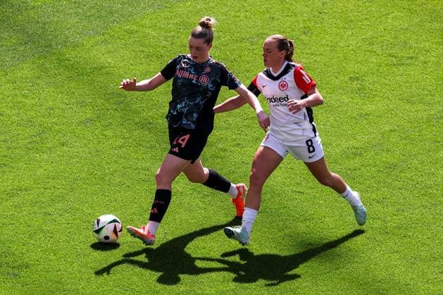 2025.04.12 xJAx Google Pixel Frauen Bundesliga Eintracht Frankfurt - FC Bayern MuÌˆnchen v.l., Alara Sehitler (FC Bayern München), Lisanne Graewe (Eintracht Frankfurt) Zweikampf, Action, Aktion, Battles for the Ball (DFL DFB REGULATIONS PROHIBIT ANY USE OF PHOTOGRAPHS as IMAGE SEQUENCES and or QUASI-VIDEO) Copyright: JoaquimxFerreira