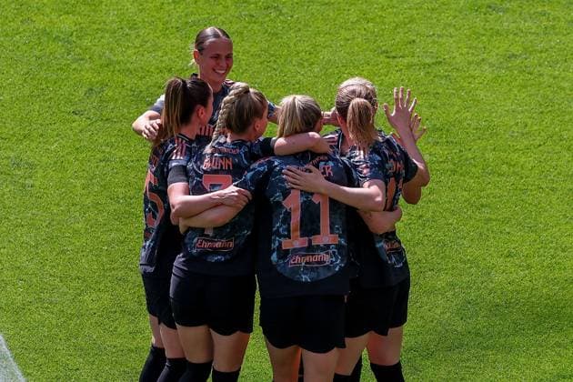 2025.04.12 xJAx Google Pixel Frauen Bundesliga Eintracht Frankfurt - FC Bayern MuÌˆnchen v.l., FC Bayern MuÌˆnchen Torjubel, Goal celebration, celebrate the goal (DFL DFB REGULATIONS PROHIBIT ANY USE OF PHOTOGRAPHS as IMAGE SEQUENCES and or QUASI-VIDEO) Copyright: JoaquimxFerreira