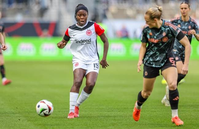 GER, Frankfurt, Eintracht Frankfurt vs FC Bayern München, Google Pixel Bundesliga, Fussball, DFB, Spielzeit 2024 2025, Deutsche-Bank-Park, 19. Spieltag, im Bild v.l.: Nicole Anyomi (Eintracht Frankfurt Frauen 19), Magdalena Eriksson (FC Bayern München Frauen 5) DFB DFL REGULATIONS PROHIBIT ANY USE OF PHOTOGRAPHS AS IMAGE SEQUENCES AND OR QUASI-VIDEO, 12.04.2025, Copyright: HMBxMedia HendrikxHamelau