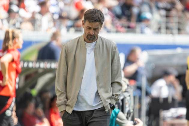 Google Pixel Frauen-Bundesliga: Eintracht Frankfurt - FC Bayern München, 12.04.2025 Niko Arnautis (Trainer Eintracht Frankfurt Frauen), Eintracht Frankfurt - FC Bayern München, Frankfurt, Deutsche Bank Park, 12.4.2025 Copyright: xBEAUTIFULxSPORTS Gawlikx