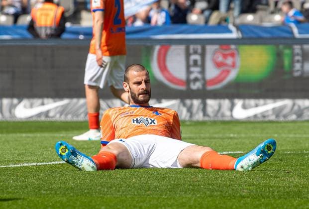 Fussball, Herren, Saison 2024 2025, 2. Bundesliga (29. Spieltag), Hertha BSC - SV Darmstadt 98, Aleksandar Vukotic (Darmstadt 98), Enttäuschung nach Eigentor zum 1:1, 12.04. 2025,