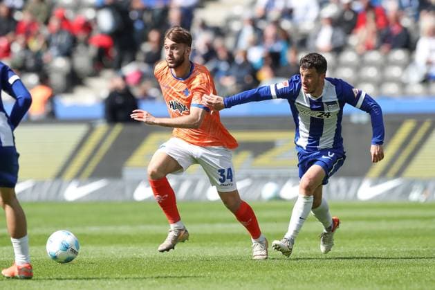 12.04.2025, xtgx, Fussball - 2.Bundesliga, Hertha BSC Berlin - SV Darmstadt 98 emspor, v.l. Killian Corredor (Darmstadt, 34), Diego Demme (Hertha, 6) Zweikampf, Duell, Kampf, tackle (DFL DFB REGULATIONS PROHIBIT ANY USE OF PHOTOGRAPHS as IMAGE SEQUENCES and or QUASI-VIDEO) Berlin