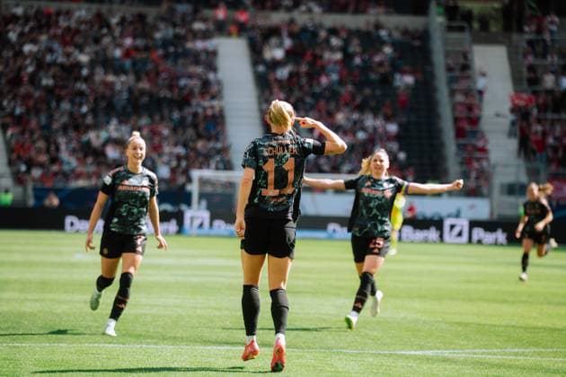 12.04.25, Frauen, Fussball, 1.BL, Saison 2024 2025, Eintracht Frankfurt - FC Bayern München, 19. Spieltag Lea Schüller 11 von Bayern München Jubel über Treffer zum 0:1 Frankfurt Deutsche Bank Park HE Deutschland