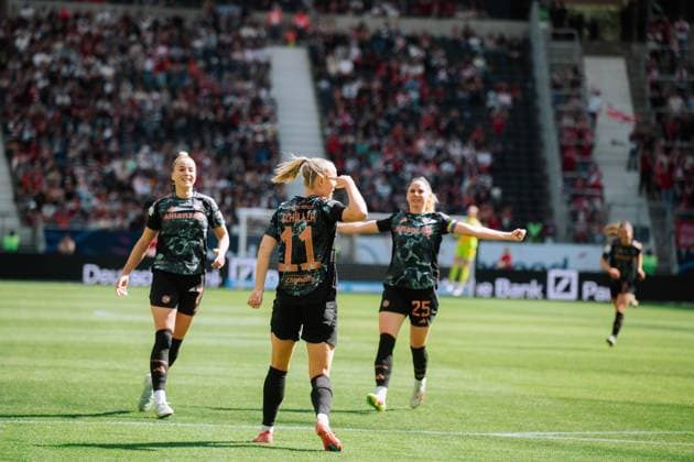 12.04.25, Frauen, Fussball, 1.BL, Saison 2024 2025, Eintracht Frankfurt - FC Bayern München, 19. Spieltag Lea Schüller 11 von Bayern München Jubel über Treffer zum 0:1 Frankfurt Deutsche Bank Park HE Deutschland