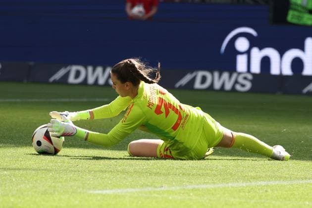 2025.04.12 xJAx Google Pixel Frauen Bundesliga Eintracht Frankfurt - FC Bayern MuÌˆnchen v.l., Torhüterin Ena Mahmutovic (FC Bayern München) in aktion, in action, (DFL DFB REGULATIONS PROHIBIT ANY USE OF PHOTOGRAPHS as IMAGE SEQUENCES and or QUASI-VIDEO) Copyright: JoaquimxFerreira