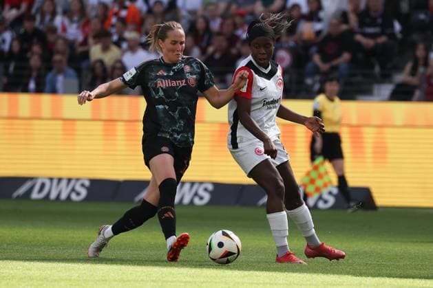 2025.04.12 xJAx Google Pixel Frauen Bundesliga Eintracht Frankfurt - FC Bayern MuÌˆnchen v.l., Sydney Lohmann (FC Bayern München), Nina Lührssen (Eintracht Frankfurt), in aktion, in action, (DFL DFB REGULATIONS PROHIBIT ANY USE OF PHOTOGRAPHS as IMAGE SEQUENCES and or QUASI-VIDEO) Copyright: JoaquimxFerreira