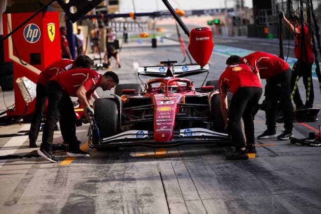 F1 - BAHRAIN GRAND PRIX 2025 16 LECLERC Charles (mco), Scuderia Ferrari SF-25, action pitlane, during the Formula 1 Gulf Bahrain Grand Prix 2025, 4th round of the 2025 FIA Formula One World Championship, WM, Weltmeisterschaft from April 11 to 13, 2025 on the Bahrain International Circuit, in Sakhir, Bahrain -  Copyright: xEricxAlonsox