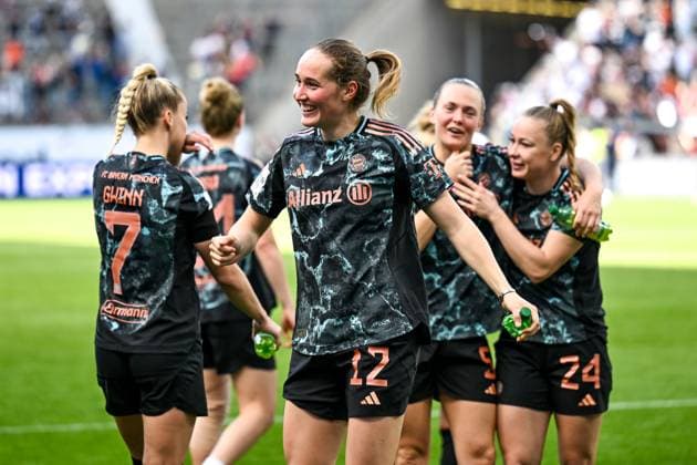 Sydney Lohmann (FC Bayern München 12) jubelt nach dem Sieg, GER, Eintracht Frankfurt vs. FC Bayern Muenchen, Fussball, Google Pixel Frauen Bundesliga, 19. Spieltag, Saison 2024 2025, 12.04.2025. DFB REGULATIONS PROHIBIT ANY USE OF PHOTOGRAPHS as IMAGE SEQUENCES and or QUASI-VIDEO. GER, Eintracht Frankfurt vs. FC Bayern Muenchen, Fussball, Google Pixel Frauen Bundesliga, 19. Spieltag, Saison 2024 2025, 12.04.2025. Frankfurt Copyright: xEibner-Pressefoto FlorianxWiegandx EP_FWD