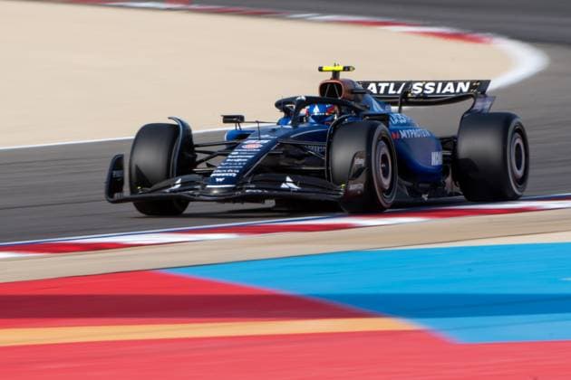 Carlos Sainz (Atlassian Williams Racing, Spanien, 55) im FW47, BAH, Formel 1 Weltmeisterschaft, Gulf Air Grand Prix von Bahrain, Bahrain International Circuit, 3. Freies Training, Saison 2025, 12.04.2025 BAH, Formel 1 Weltmeisterschaft, Gulf Air Grand Prix von Bahrain, Bahrain International Circuit, 3. Freies Training, Saison 2025, 12.04.2025 Sakhir Copyright: xEibner-Pressefoto Memmlerx EP_MMR
