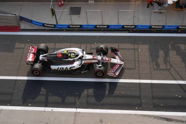 12.04.2025, Bahrain International Circuit, Sakhir, Formula 1 Gulf Air Bahrain Grand Prix 2025 ,im Bild Oliver Bearman (GBR), MoneyGram Haas F1 Team (Photo by Hasan Bratic DeFodi Images)