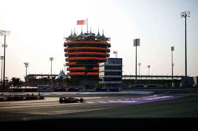 F1 - BAHRAIN GRAND PRIX 2025 81 PIASTRI Oscar (aus), McLaren F1 Team MCL39, action during the Formula 1 Gulf Bahrain Grand Prix 2025, 4th round of the 2025 FIA Formula One World Championship, WM, Weltmeisterschaft from April 11 to 13, 2025 on the Bahrain International Circuit, in Sakhir, Bahrain - SakhirBahrain  Copyright: xFLORENTxGOODENx