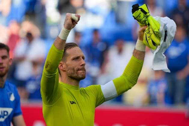 Fussball: Bundesliga, 29. Spieltag, TSG Hoffenheim - 1. FSV Mainz am 12.04.2025 in Sinsheim (PreZero Arena), Deutschland, Saison 2024 2025: Im Fokus Oliver Baumann (1, TSG). Sinsheim PreZero Arena Deutschland Copyright: xChristophxKinzingerx