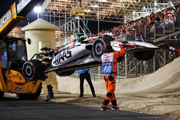 F1 - BAHRAIN GRAND PRIX 2025 31 OCON Esteban (fra), Haas F1 Team VF-25 Ferrari, crash, accident, during the Formula 1 Gulf Bahrain Grand Prix 2025, 4th round of the 2025 FIA Formula One World Championship, WM, Weltmeisterschaft from April 11 to 13, 2025 on the Bahrain International Circuit, in Sakhir, Bahrain - Copyright: xXavixBonillax