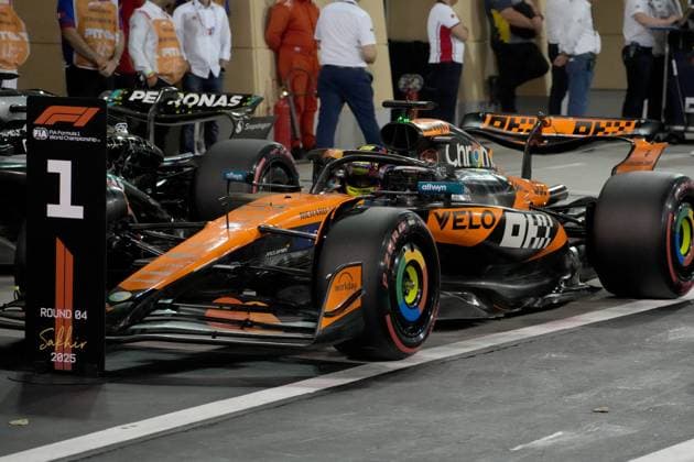 12.04.2025, Bahrain International Circuit, Sakhir, Formula 1 Gulf Air Bahrain Grand Prix 2025 ,im Bild Poleposition für Oscar Piastri (AUS), McLaren F1 Team (Photo by Hasan Bratic DeFodi Images)