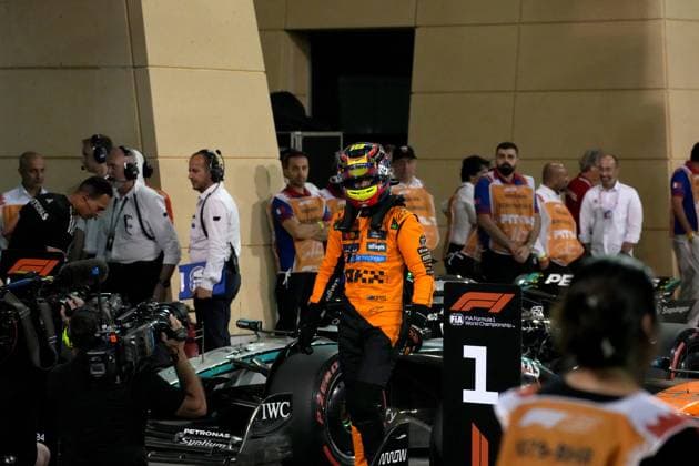 12.04.2025, Bahrain International Circuit, Sakhir, Formula 1 Gulf Air Bahrain Grand Prix 2025 ,im Bild Poleposition für Oscar Piastri (AUS), McLaren F1 Team (Photo by Hasan Bratic DeFodi Images)
