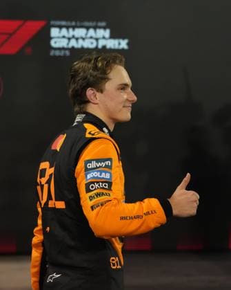 Formula 1 Gulf Air Bahrain Grand Prix 2025 12.04.2025, Bahrain International Circuit, Sakhir, Formula 1 Gulf Air Bahrain Grand Prix 2025 ,im Bild Poleposition für Oscar Piastri (AUS), McLaren F1 Team