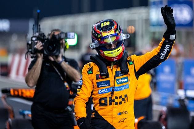 Oscar Piastri (McLaren Formula 1 Team, Australien, 81) jubelt im Parc Ferme ueber Platz 1 und die Pole Position, BAH, Formel 1 Weltmeisterschaft, Gulf Air Grand Prix von Bahrain, Bahrain International Circuit, Qualifying, Saison 2025, 12.04.2025 BAH, Formel 1 Weltmeisterschaft, Gulf Air Grand Prix von Bahrain, Bahrain International Circuit, Qualifying, Saison 2025, 12.04.2025 Sakhir Copyright: xEibner-Pressefoto Memmlerx EP_MMR
