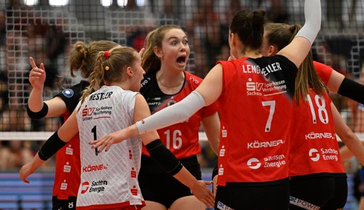 12.04.2025, Dresdner Jubel, Mitte Dresdens Emma Clothier, Volleyball, play off Halbfinale, best of three, Dresdner SC - MTV Stuttgart 3:2, (c) Dresden Sachsen